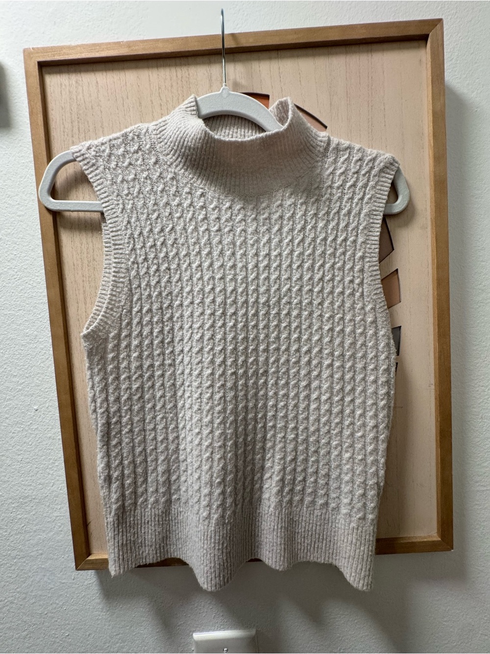 Abercrombie & Fitch Cream Cable Knit Sleeveless Turtleneck Sweater Vest